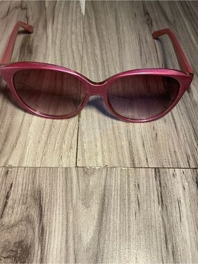 vintage oversized cat-eye sunglasses a  pink acetate frame dark gradient lenses